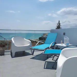 https://cozy-beach-house.hotelsatayianapa.com